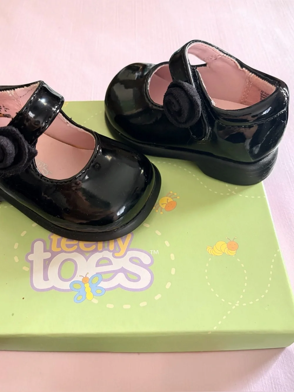 Teeny Toes Girls' Black Patent Mary Jane Shoes